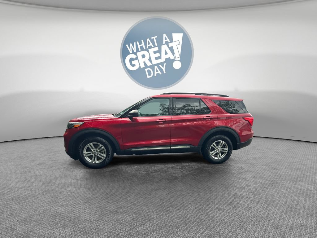 Used 2023 Ford Explorer XLT AWD/4WD image 9