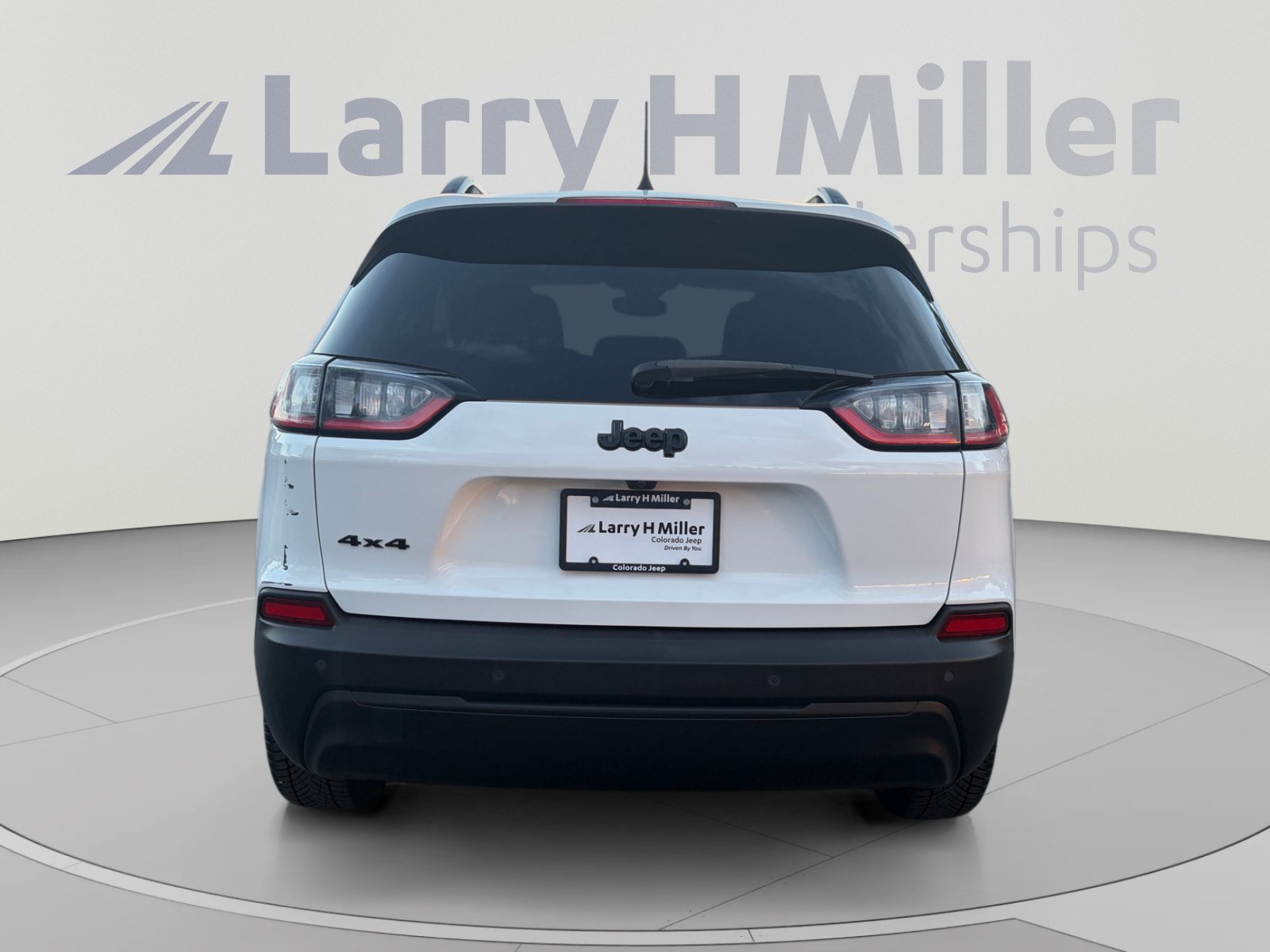 Used 2021 Jeep Cherokee Latitude Plus AWD/4WD image 4