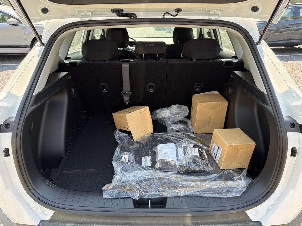 New 2026 Hyundai Kona SE image 18