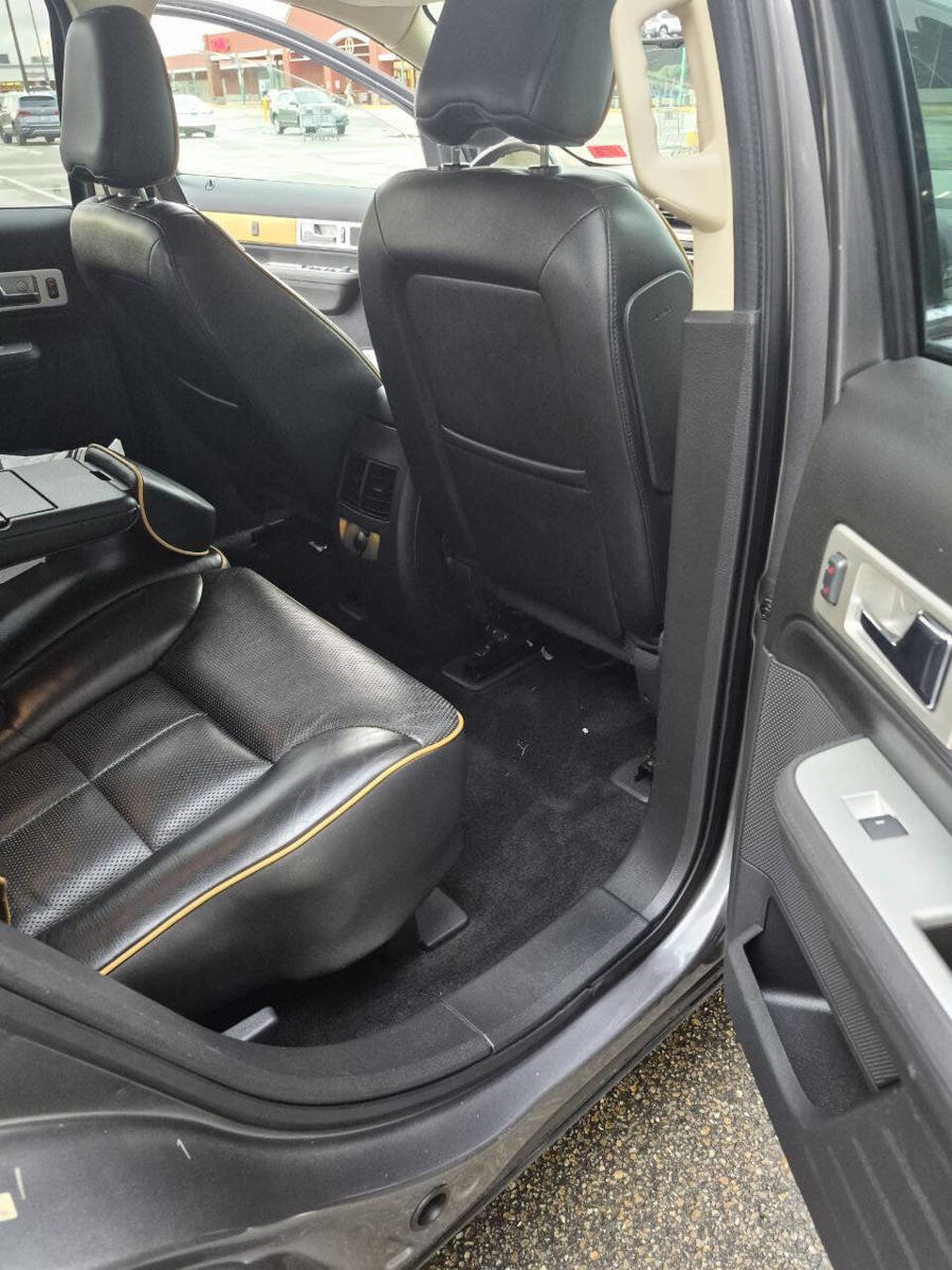 Used 2010 Lincoln MKX AWD image 39