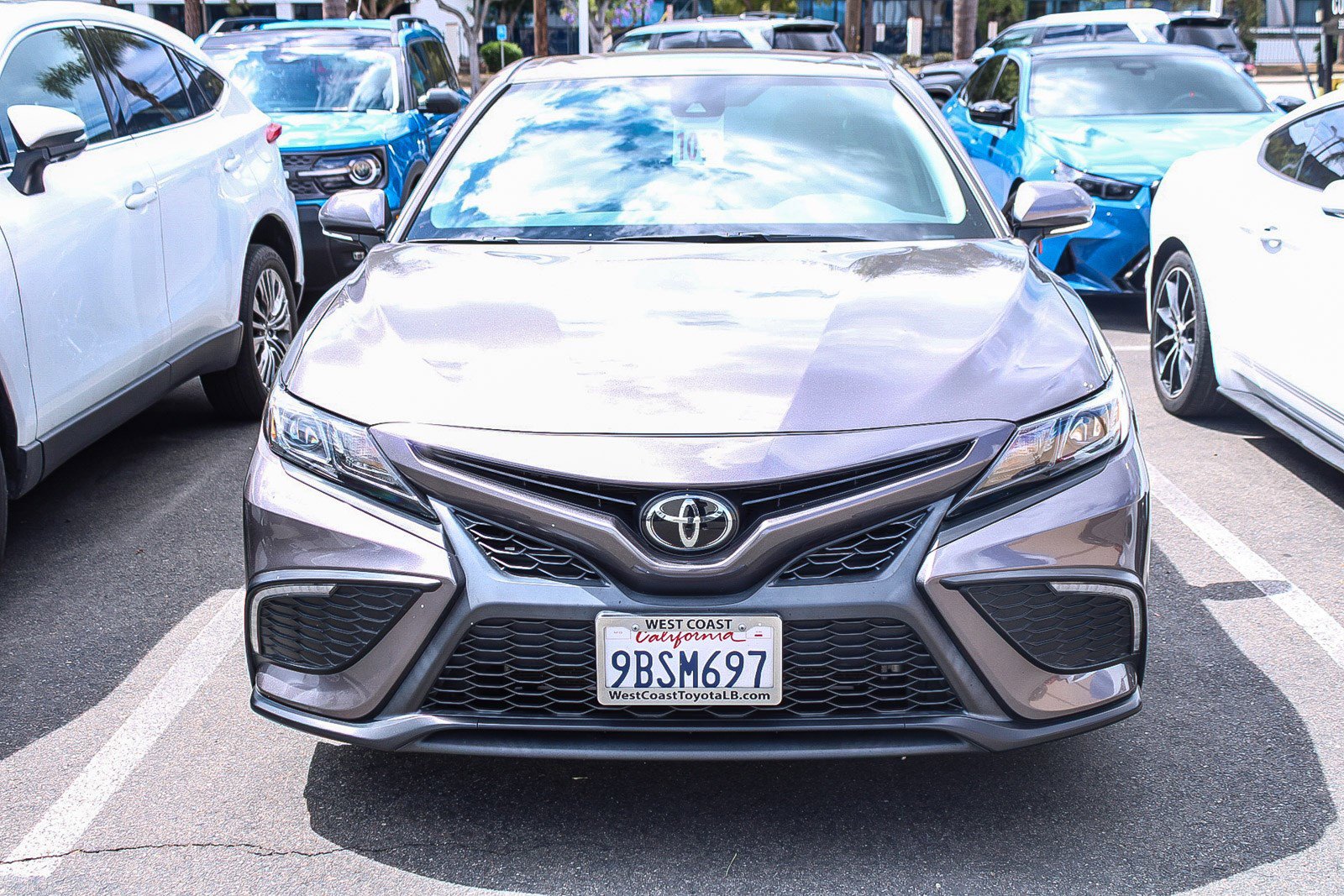 Used 2022 Toyota Camry SE w/ Convenience Package FWD image 2