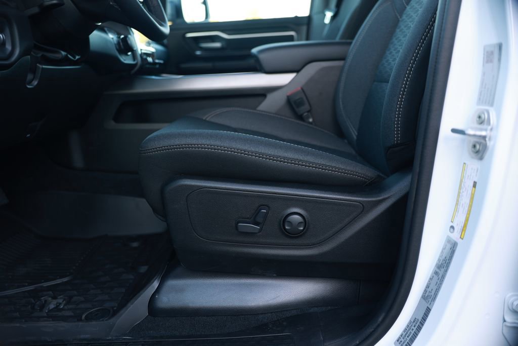 New 2026 RAM 1500 4x4 Crew Cab image 16