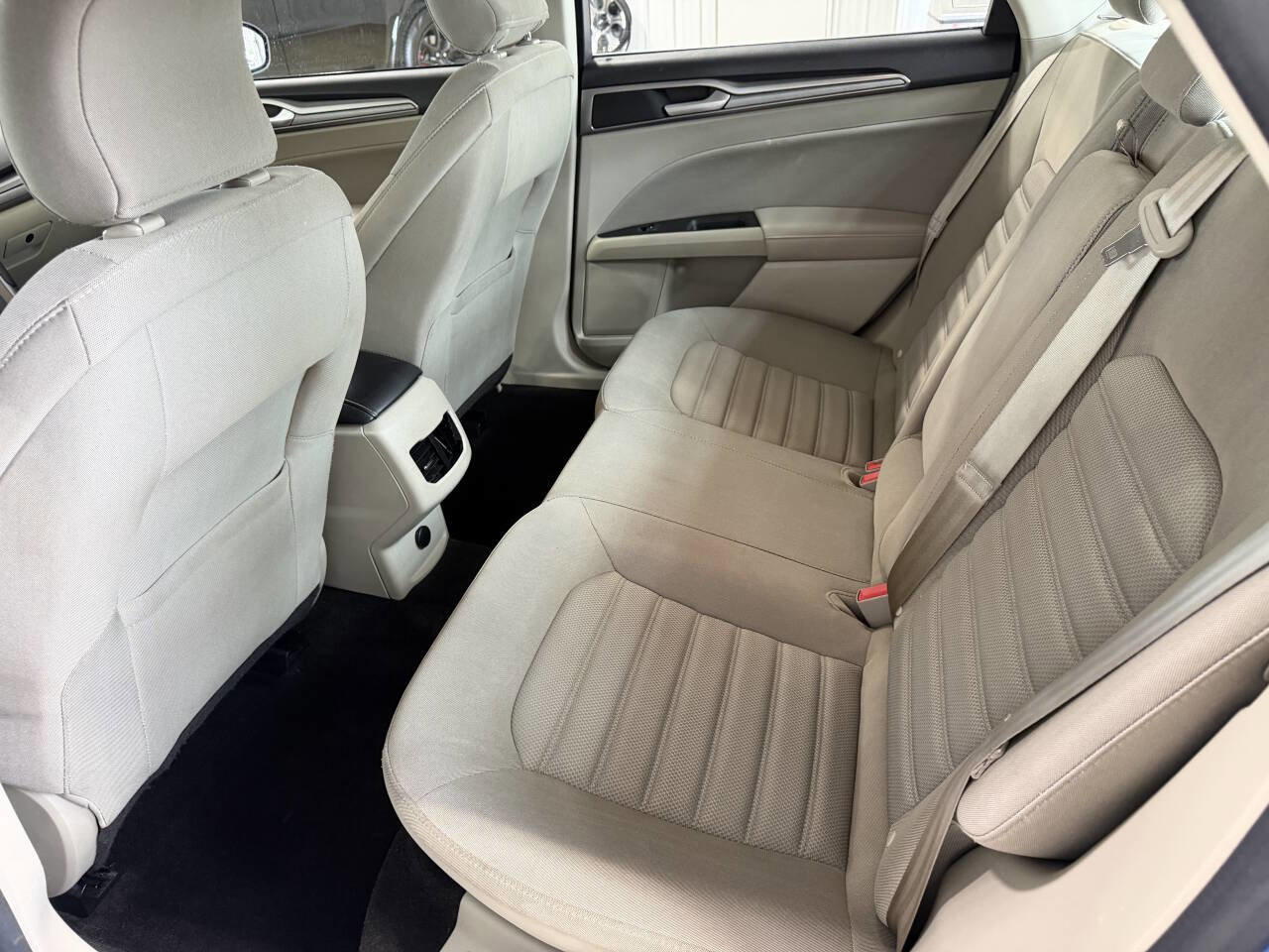 Used 2019 Ford Fusion SE image 24