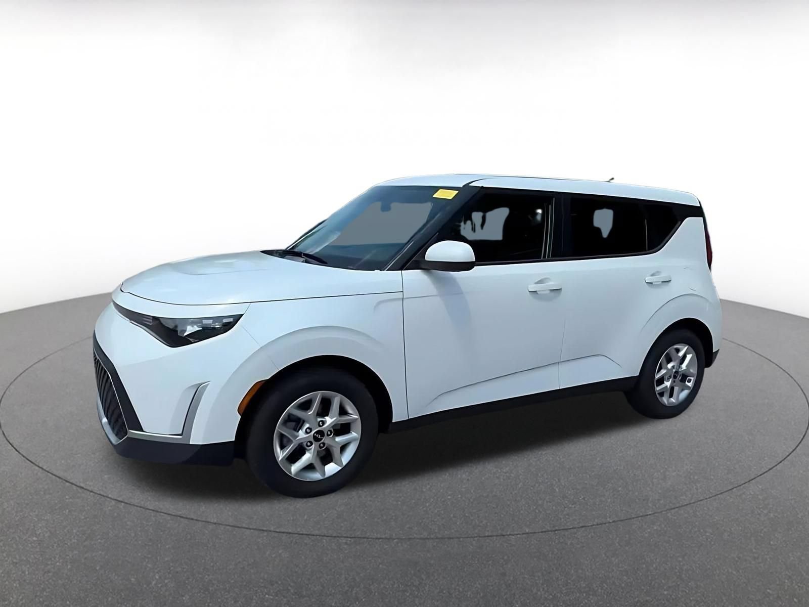 Used 2025 Kia Soul LX w/ LX Technology Package FWD image 8