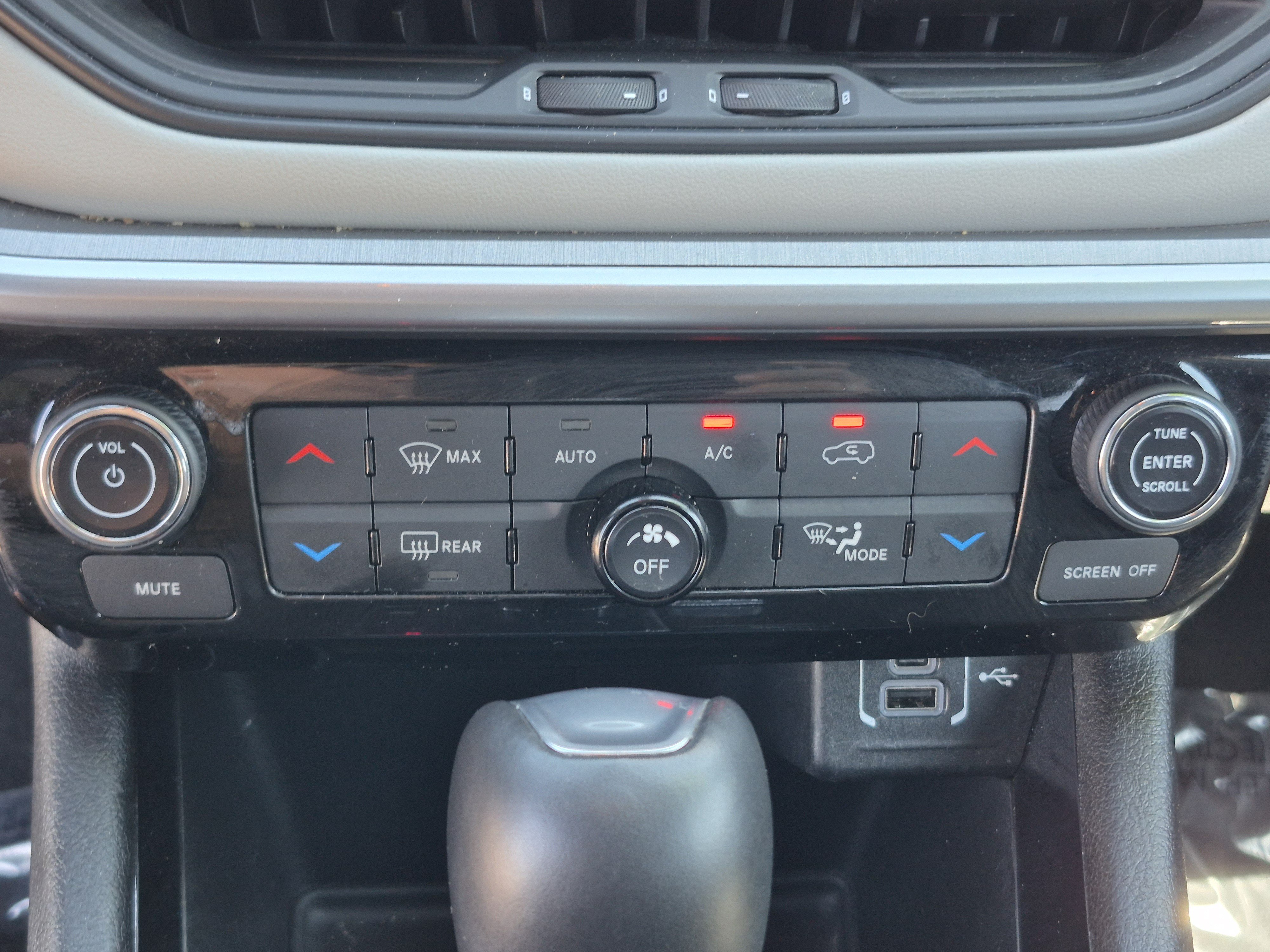 Used 2025 Jeep Compass Limited AWD/4WD image 29
