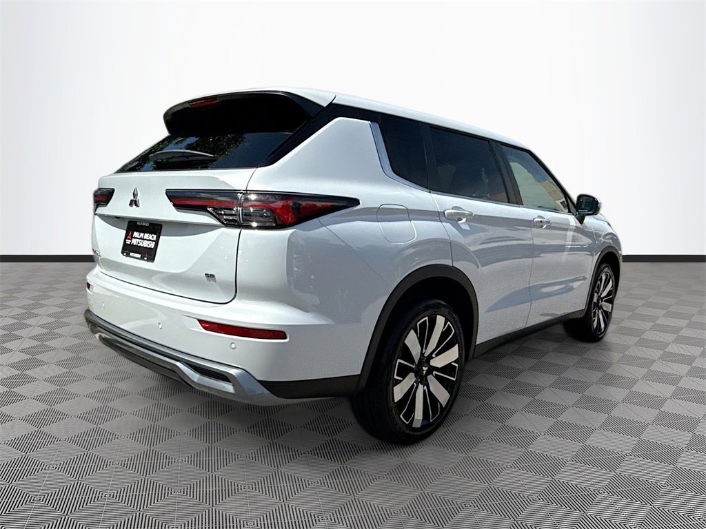 New 2025 Mitsubishi Outlander SE image 5