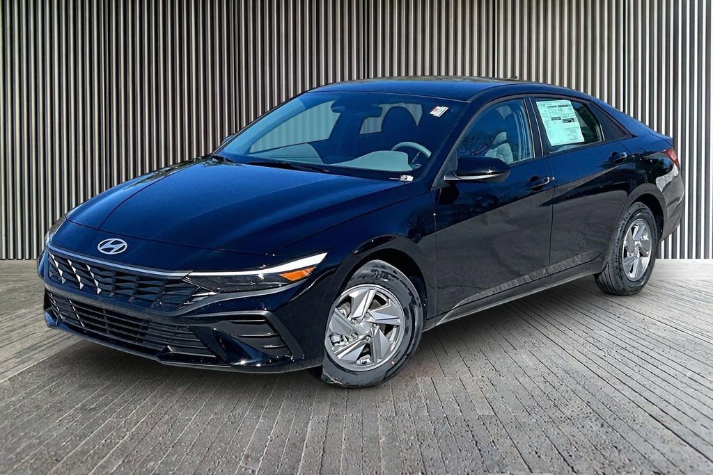 New 2026 Hyundai Elantra SE image 2