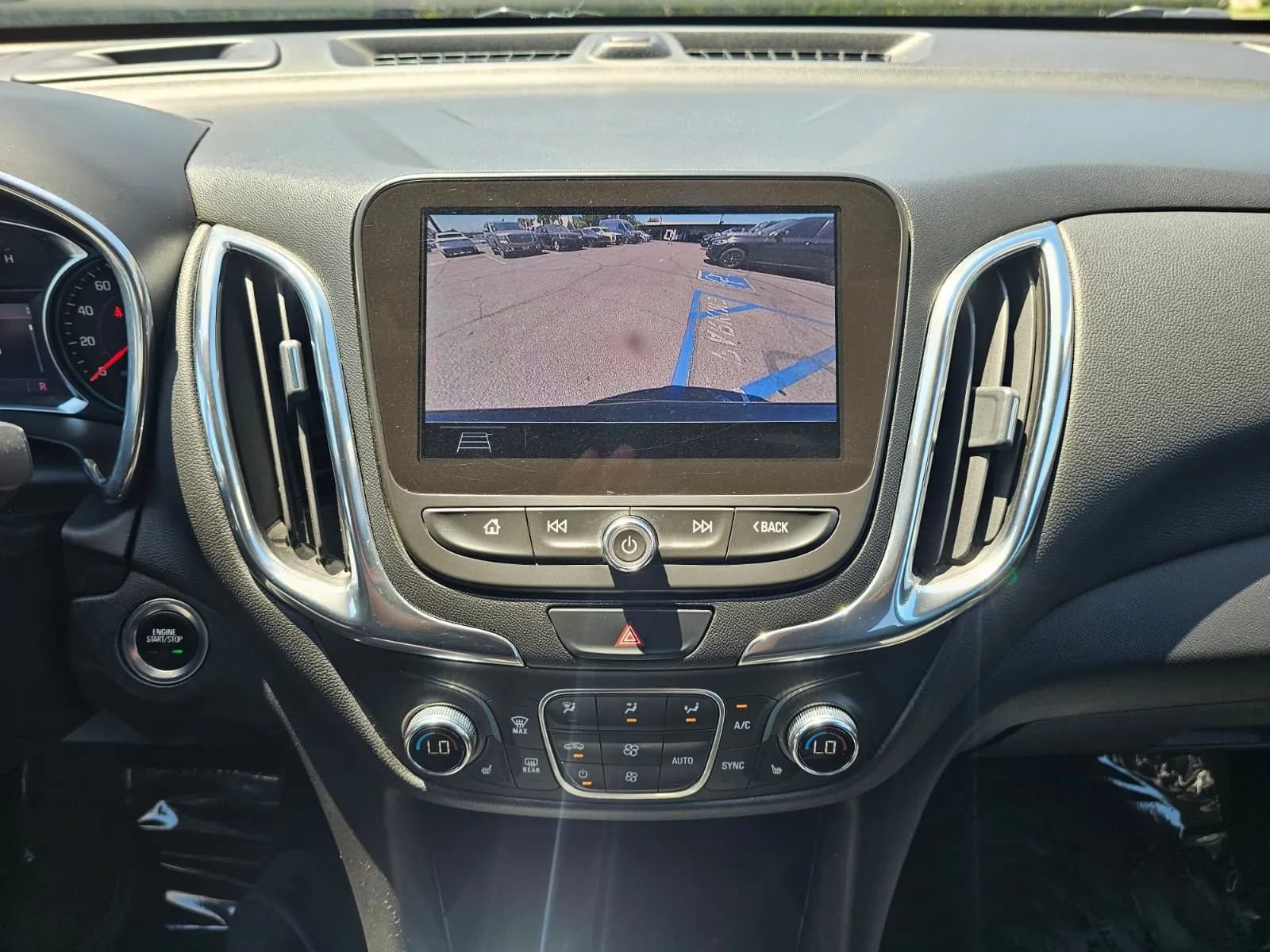 Used 2020 Chevrolet Equinox LT FWD image 21