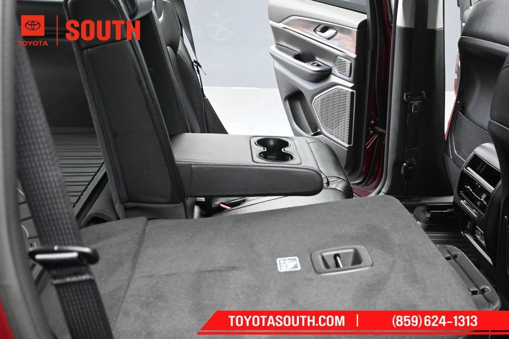Used 2023 Jeep Grand Cherokee Limited AWD/4WD image 28