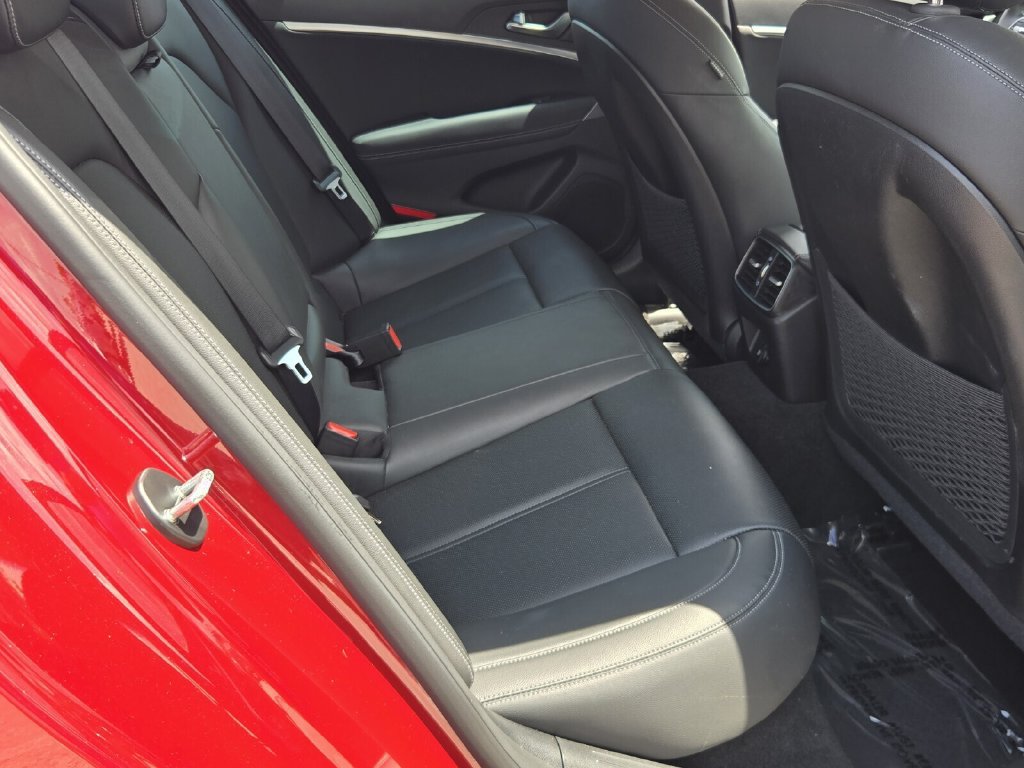 Used 2023 Genesis G70 2.0T RWD image 16
