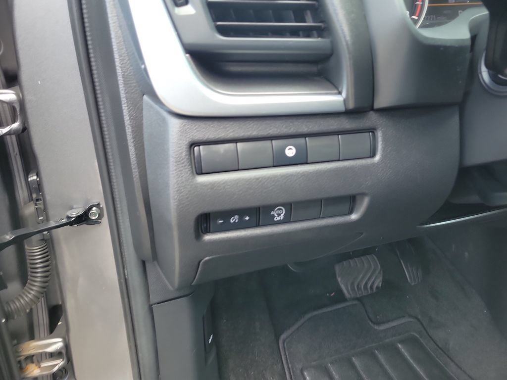 Used 2023 Nissan Rogue SV AWD/4WD image 20