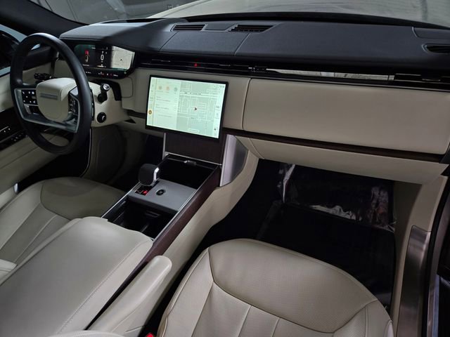 Used 2024 Land Rover Range Rover SE image 24