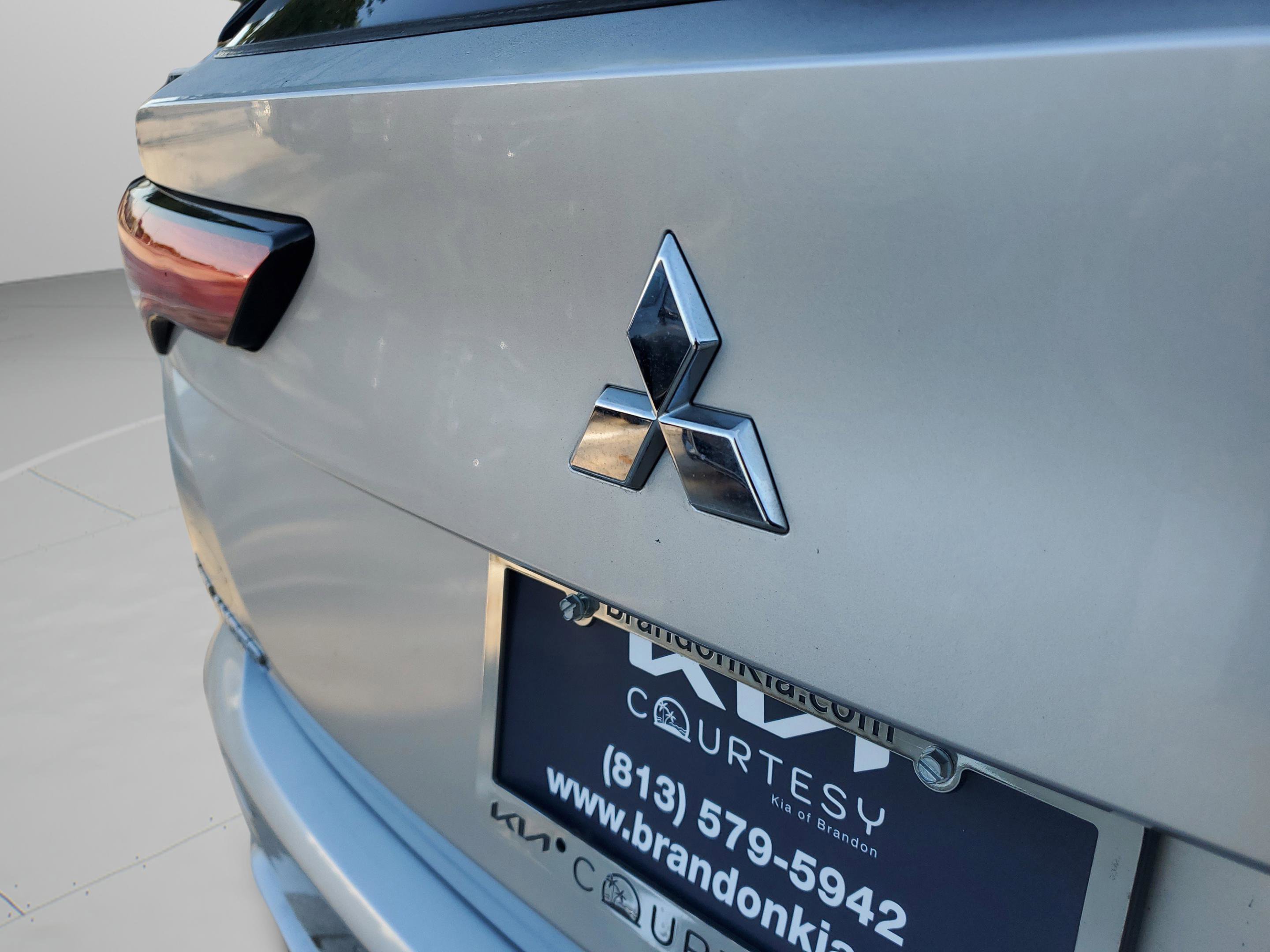 Used 2022 Mitsubishi Outlander SE image 8