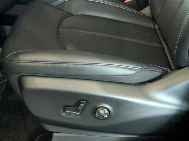 New 2026 Chrysler Pacifica Select w/ S Appearance Package FWD image 4
