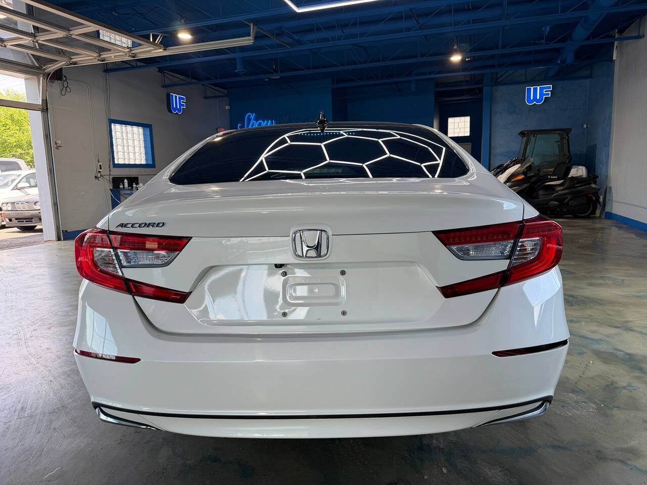 Used 2018 Honda Accord Hybrid image 9
