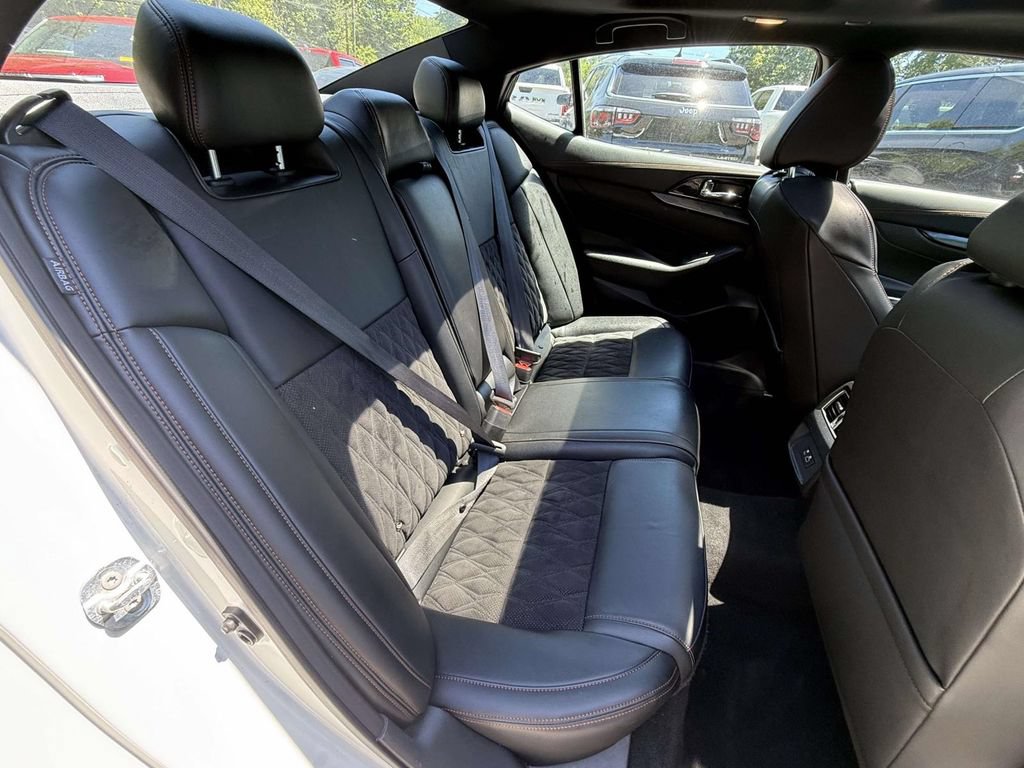 Used 2022 Nissan Maxima SR w/ Sport Mat Group FWD image 10