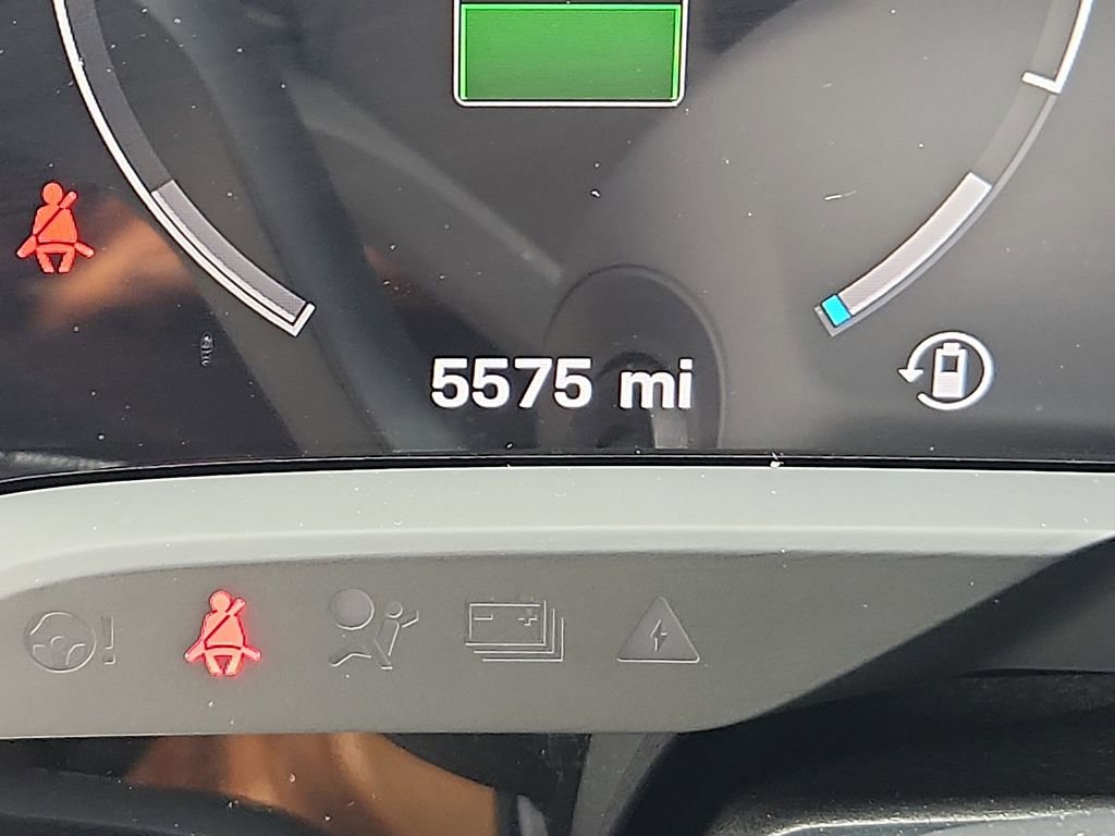 Used 2025 Porsche Taycan image 21