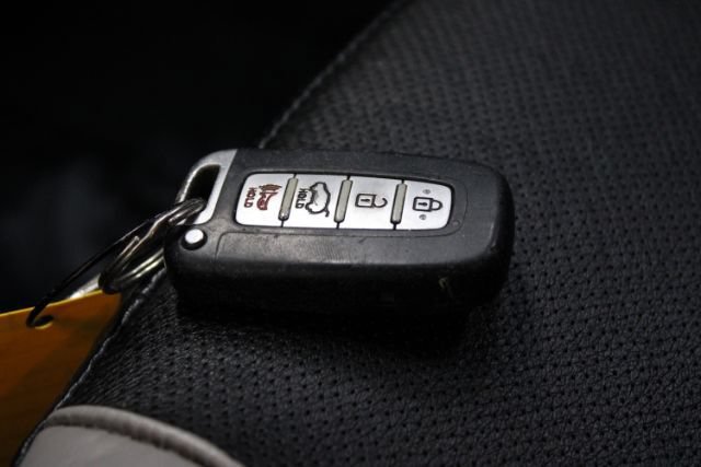 Used 2013 Hyundai Veloster Turbo FWD image 14