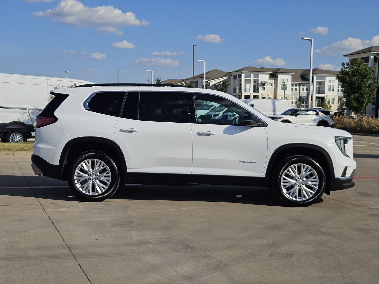 Certified 2026 GMC Acadia Elevation w/ Elevation Premium Package FWD image 7