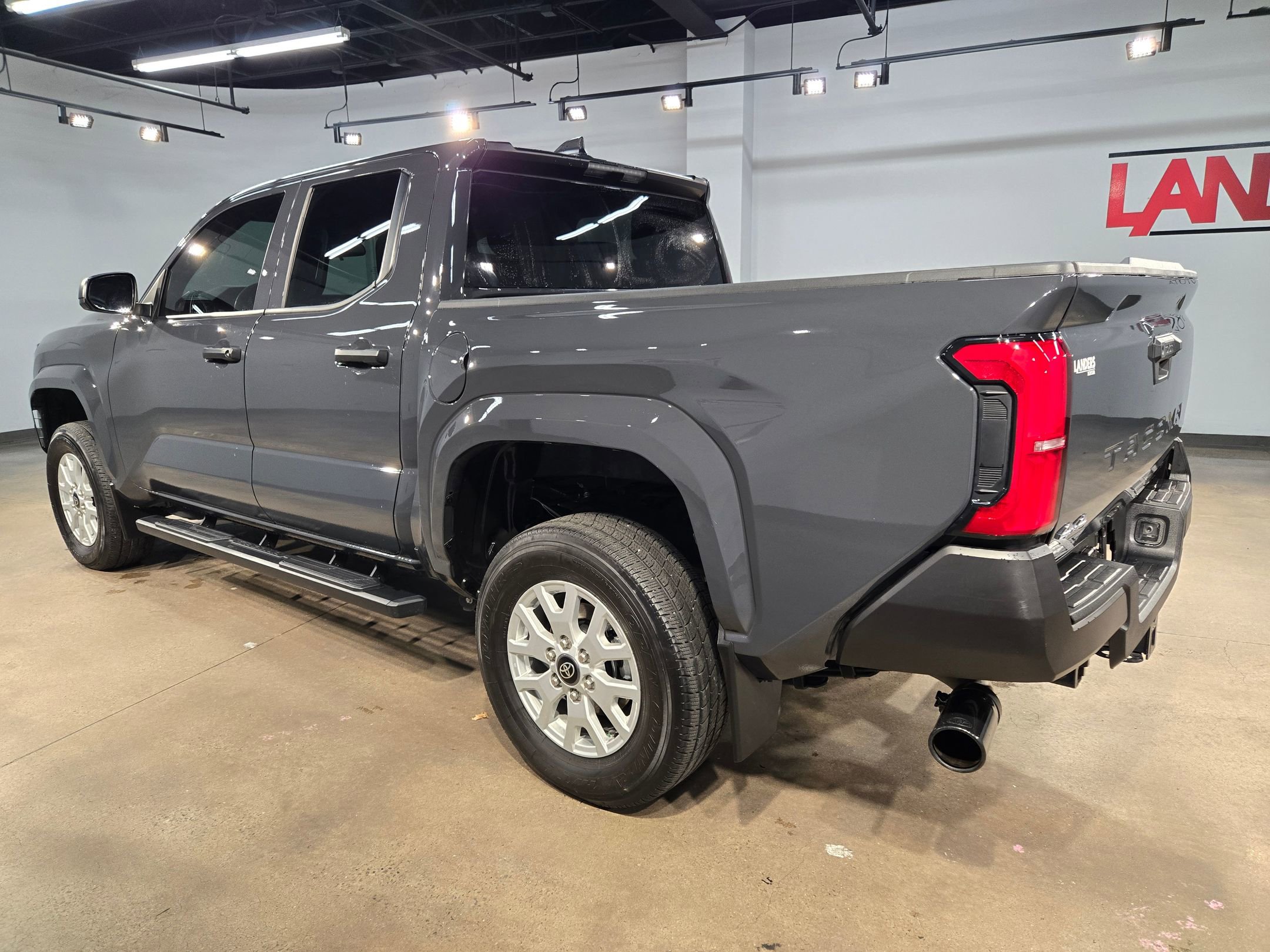 Used 2024 Toyota Tacoma SR image 5