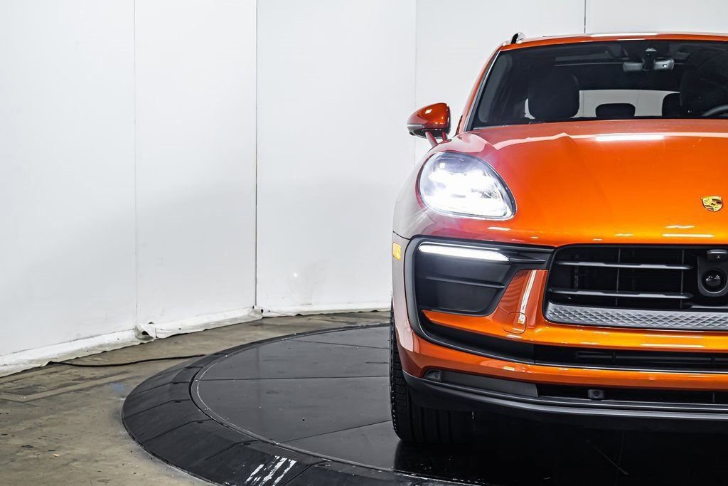 Used 2025 Porsche Macan image 12