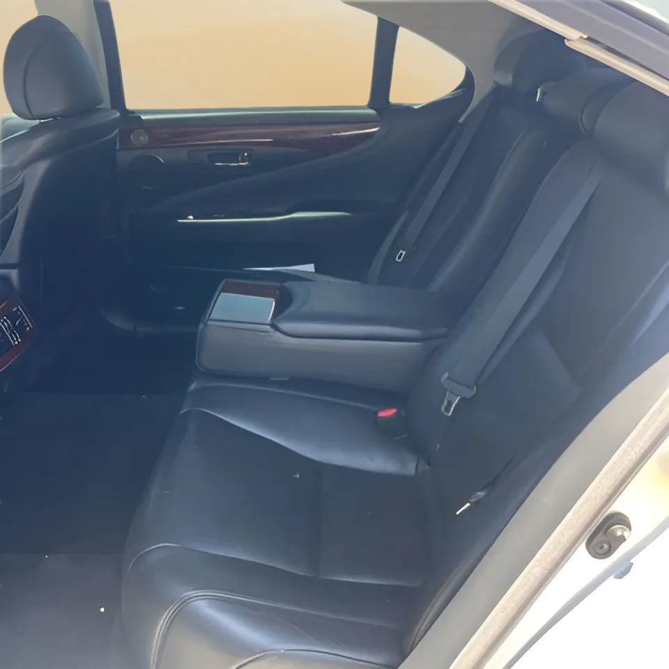 Used 2012 Lexus LS 460 L w/ Luxury Pkg RWD image 24