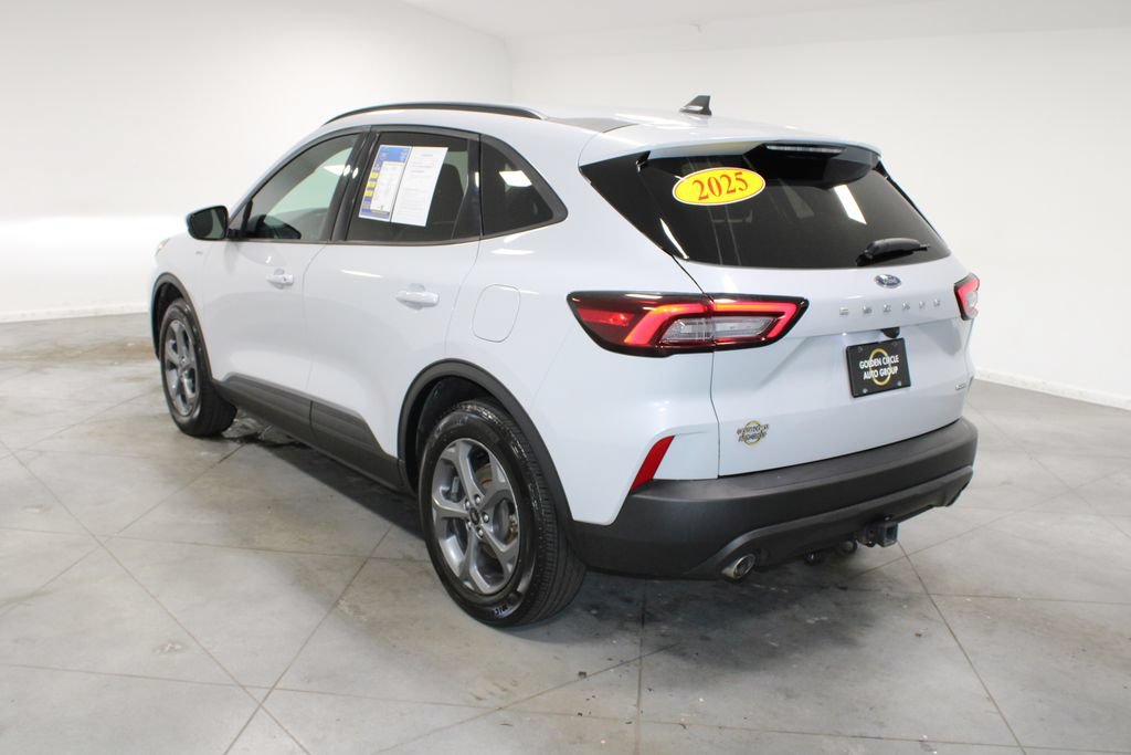 Used 2025 Ford Escape ST-Line Select w/ Class II Trailer Tow Package AWD/4WD image 7