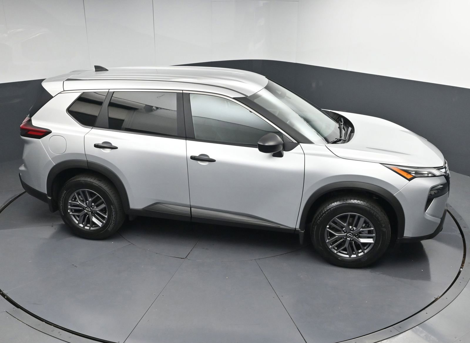 Used 2025 Nissan Rogue S image 30