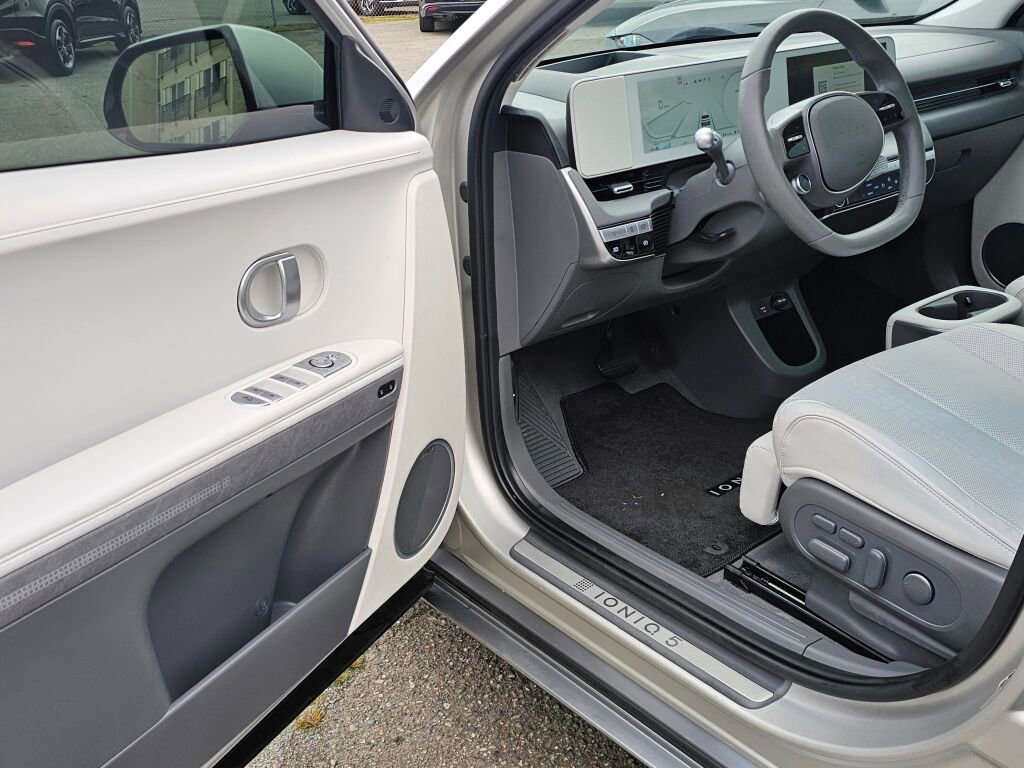 Used 2023 Hyundai Ioniq 5 Limited image 17
