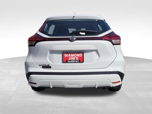 Used 2022 Nissan Kicks S FWD image 7