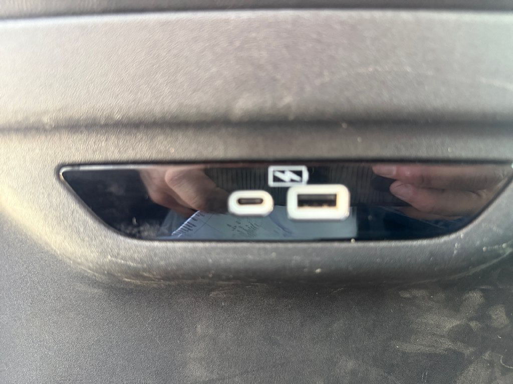 Used 2023 Chrysler Pacifica Touring-L FWD image 38