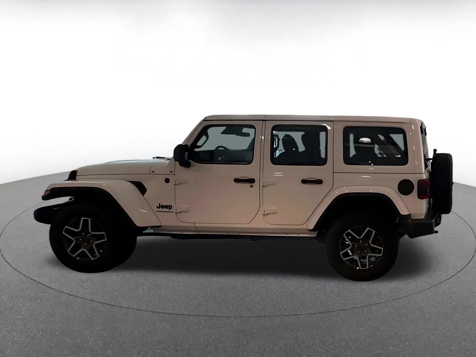 Used 2025 Jeep Wrangler Unlimited Sahara AWD/4WD image 8