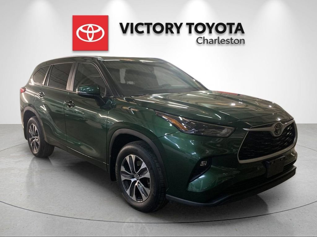 Used 2023 Toyota Highlander XLE image 5