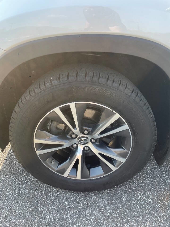 Used 2017 Toyota Highlander Plus AWD/4WD image 28