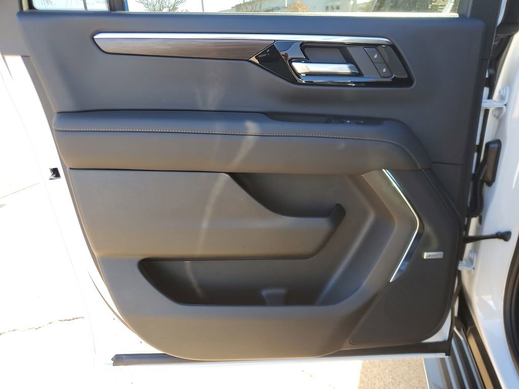 New 2026 Chevrolet Suburban LT w/ Comfort Package image 16