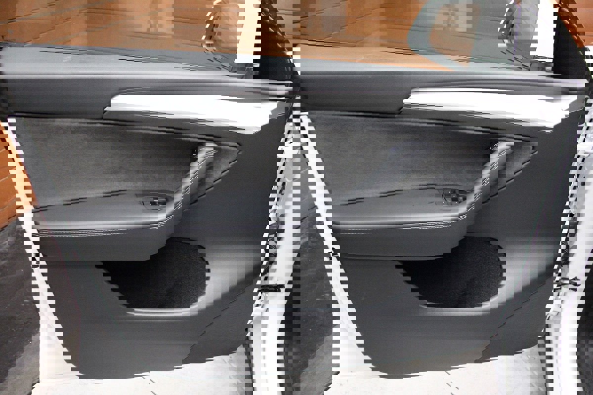 Used 2022 Tesla Model Y Long Range image 25