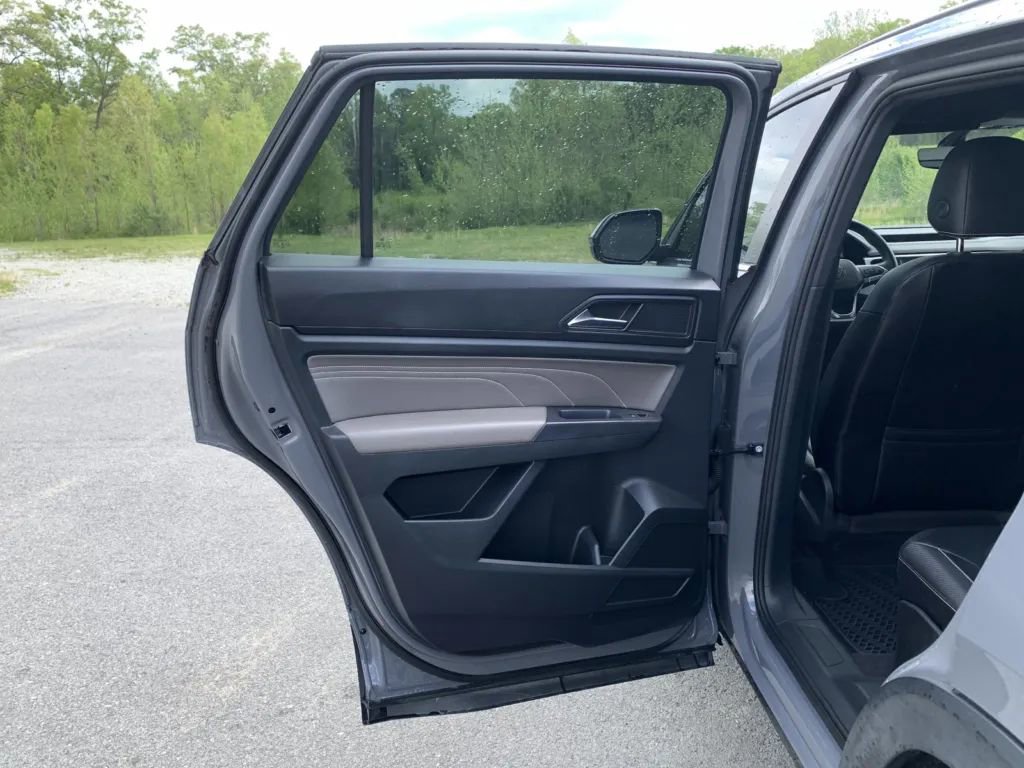 Used 2021 Volkswagen Atlas Cross Sport SE image 18