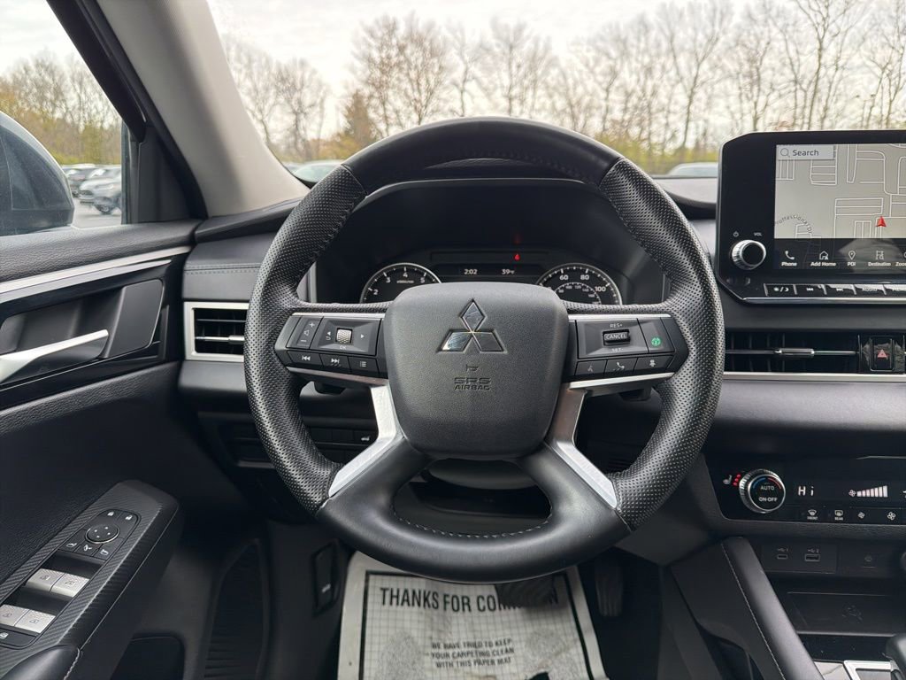 Used 2024 Mitsubishi Outlander SE image 12