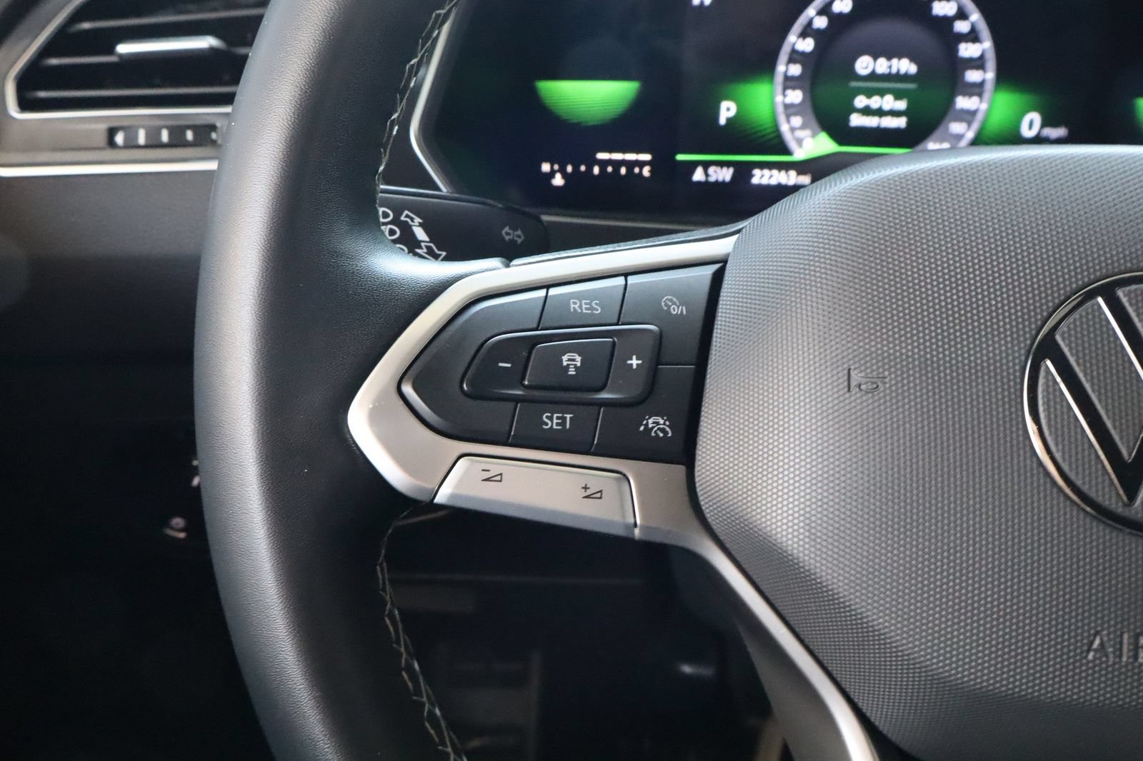Used 2023 Volkswagen Tiguan SE R-Line FWD image 24