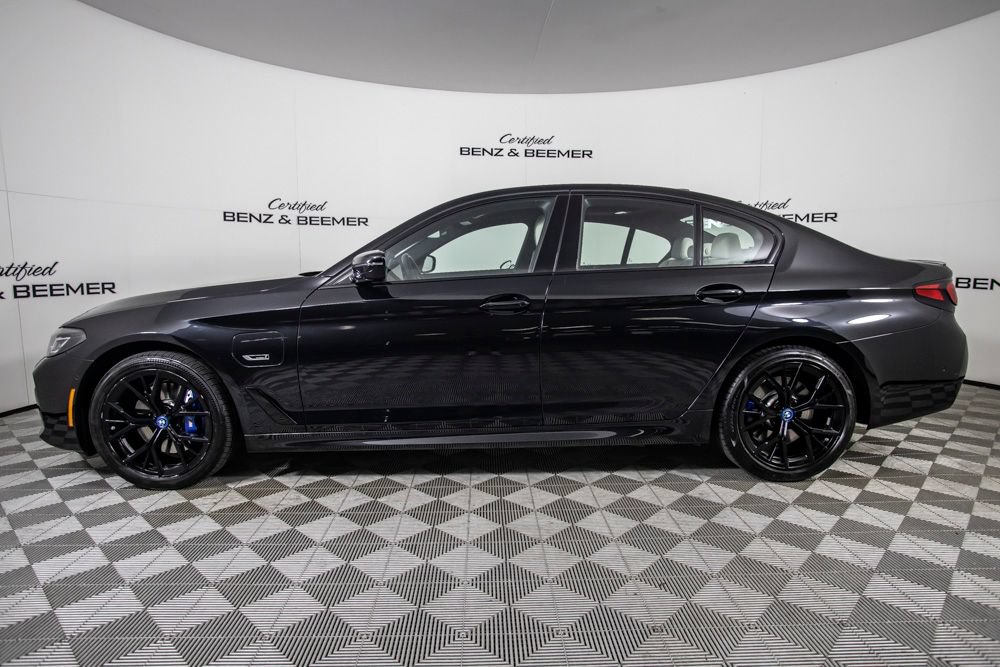 Used 2023 BMW 530e w/ M Sport Package RWD image 8