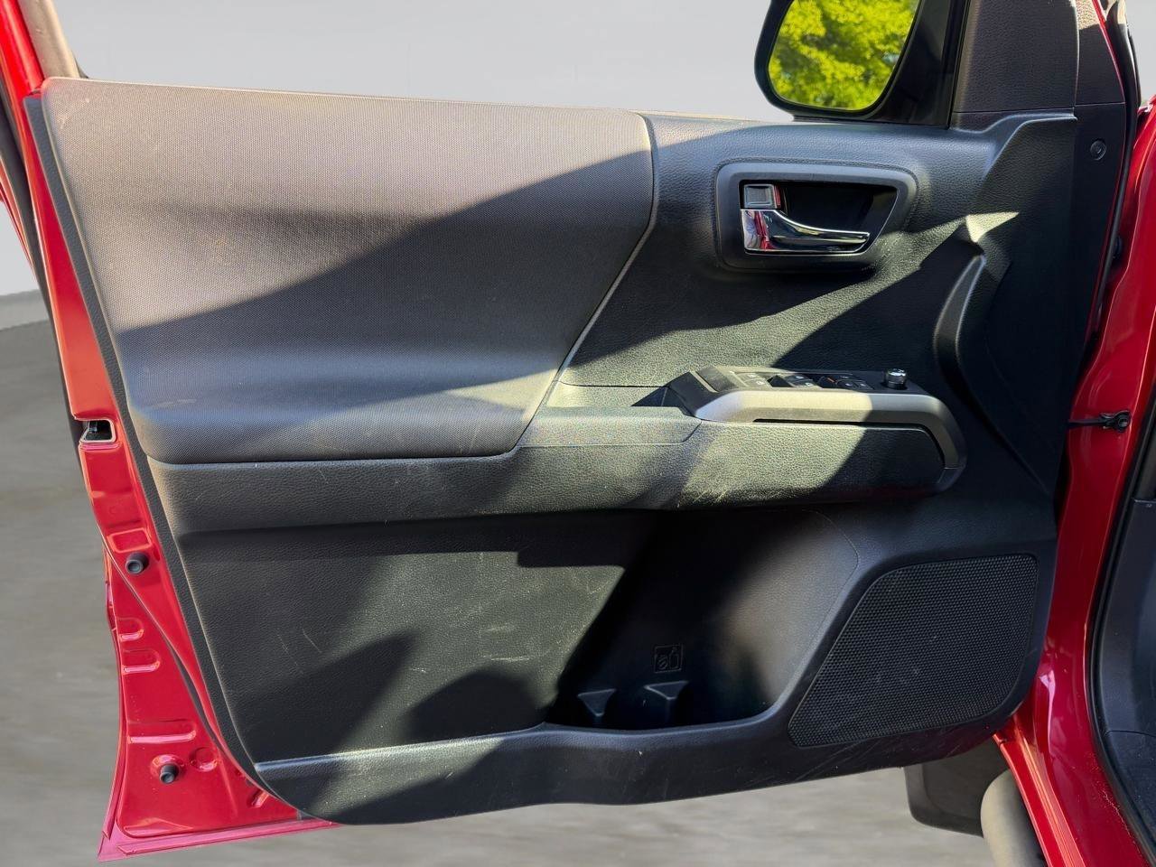 Used 2016 Toyota Tacoma TRD Sport w/ Towing Package RWD image 25