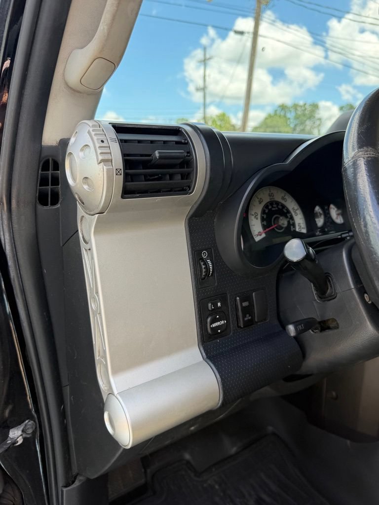 Used 2007 Toyota FJ Cruiser 4WD image 12