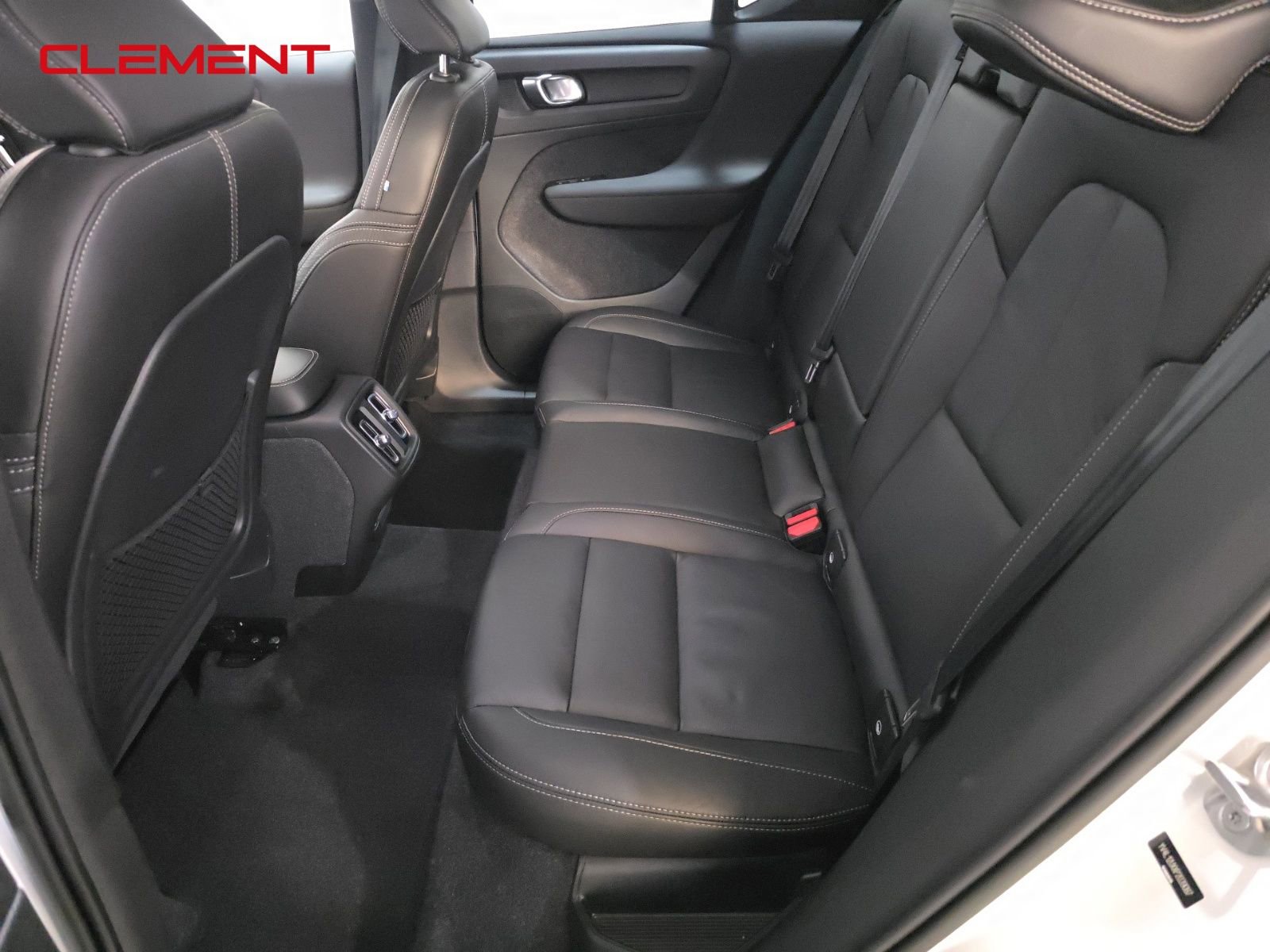 Used 2023 Volvo XC40 B5 Ultimate image 29