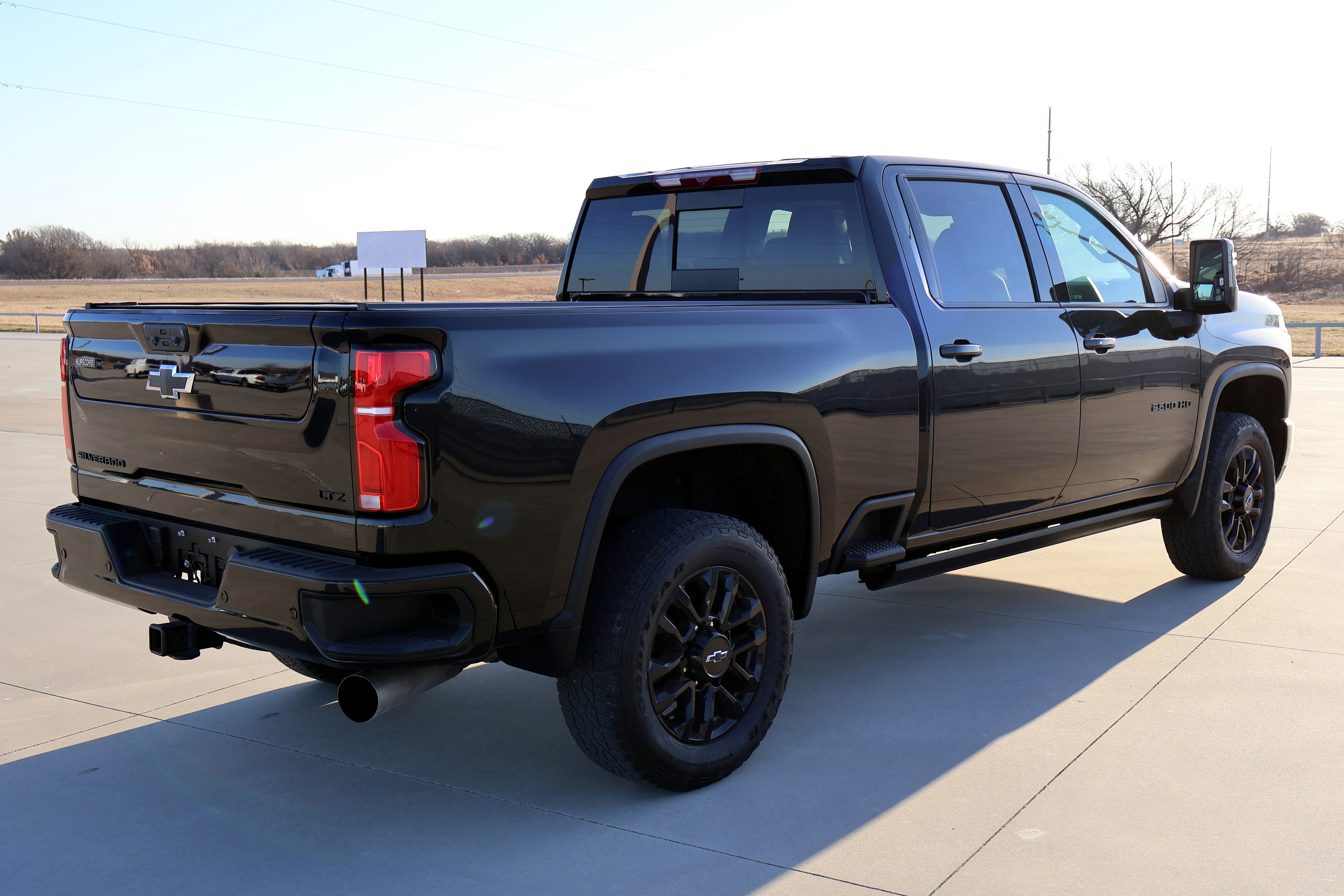 Used 2024 Chevrolet Silverado 2500 LTZ w/ LTZ Plus Package image 8