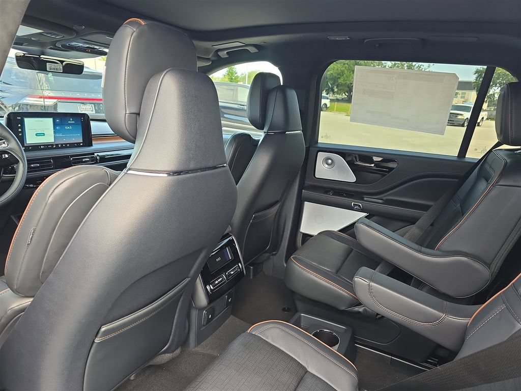 New 2025 Lincoln Aviator Black Label AWD/4WD image 17