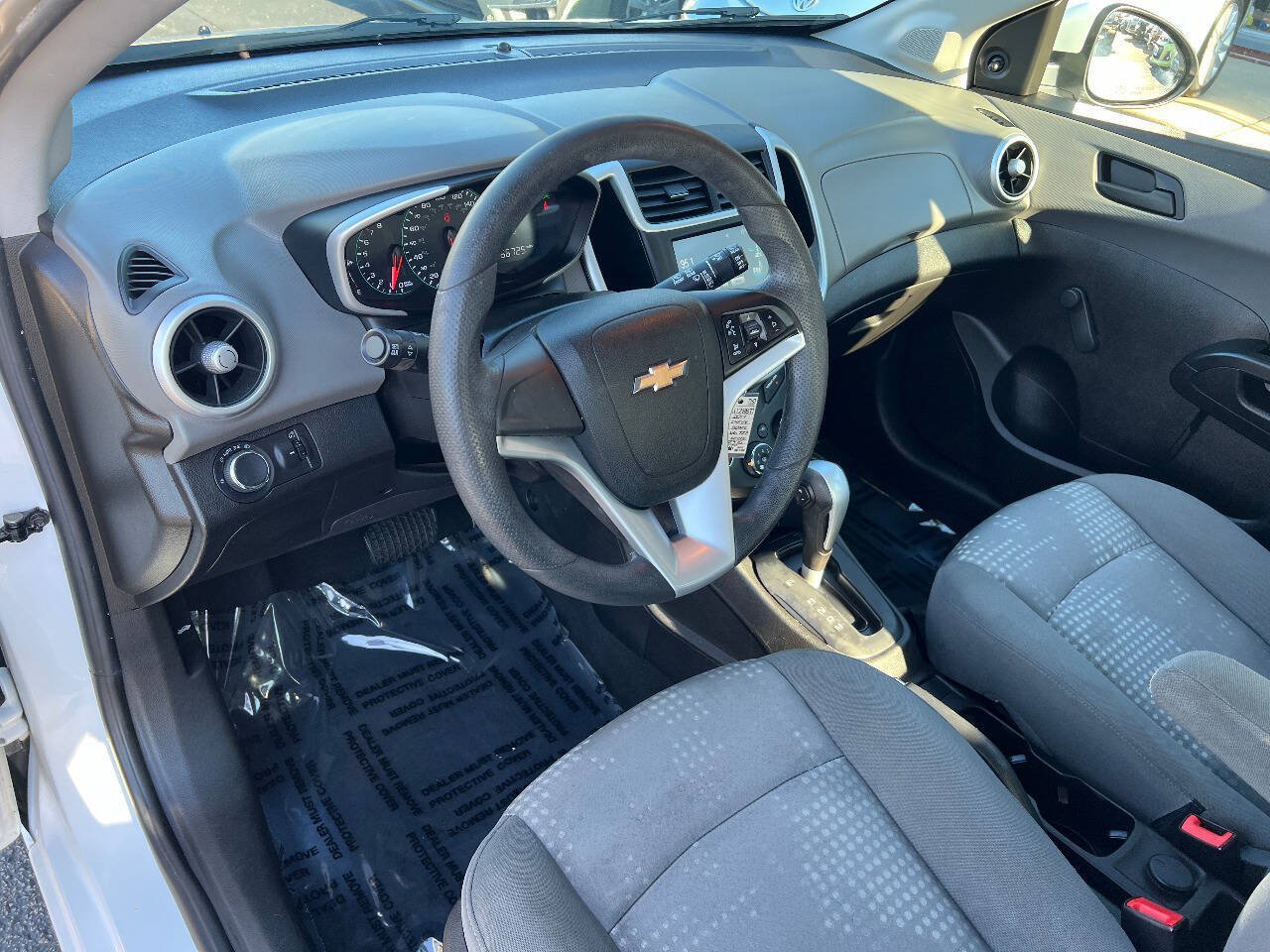 Used 2017 Chevrolet Sonic LT FWD image 17