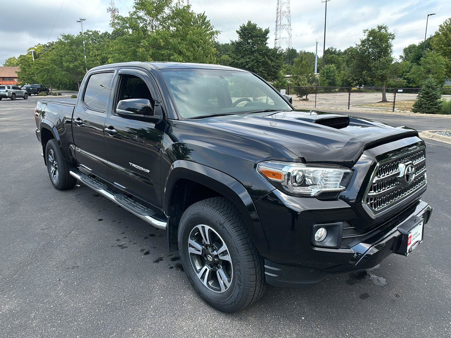 Used 2017 Toyota Tacoma TRD Sport w/ Tow Package AWD/4WD image 7