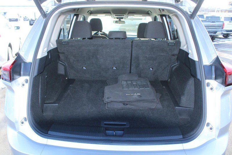 Used 2024 Nissan Rogue SV image 7