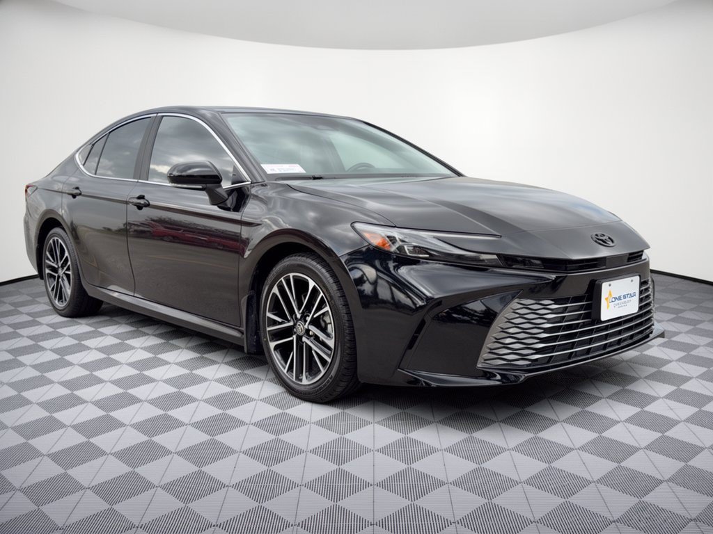 Used 2025 Toyota Camry XLE FWD image 7