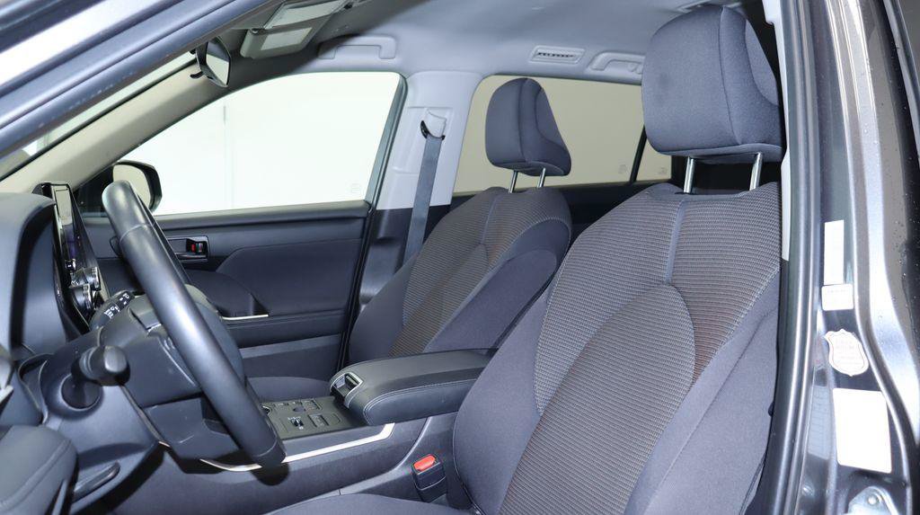 Used 2025 Toyota Highlander Limited AWD/4WD image 22